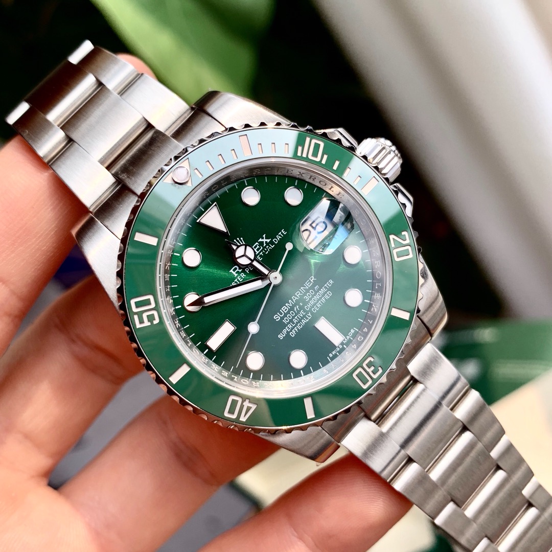 Rolex Submariner Date Hulk 116610LV 40mm